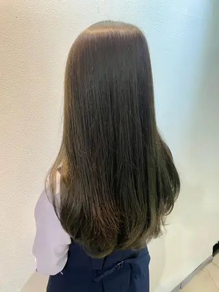カラー タケウチ サトミのヘアスタイル