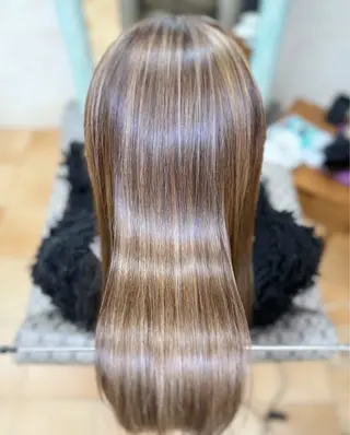 セミロング dolphin ドルフィンオーナーのヘアスタイル