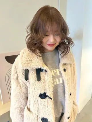 ショート カラー ユナ/ダブルカラー ベージュ ボブカットのヘアスタイル