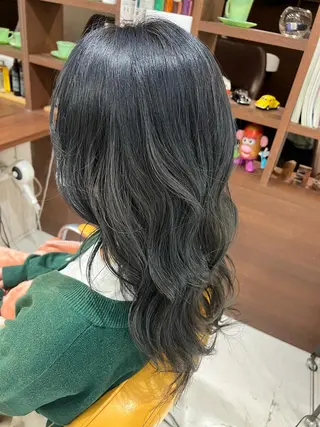 ロング カラー 山崎 和花のヘアスタイル