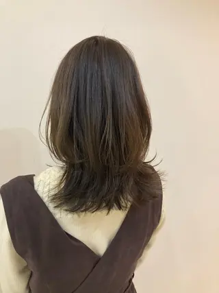 セミロング カラー 品田 真里のヘアスタイル