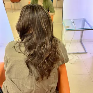 ロング 鶴﨑 美優亜のヘアスタイル