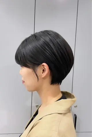 ショート カラー 山本 佳奈のヘアスタイル