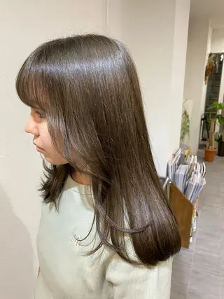 セミロング BOOLE所属・角田 亜美のヘアスタイル