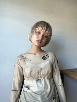 カラー yiye shioriのヘアスタイル