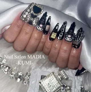 ネイル KUMI💛 MADIAのネイルデザイン