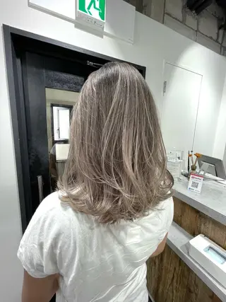 ミディアム カラー 白髪ぼかしハイライト バレイヤージュヤマトのヘアスタイル