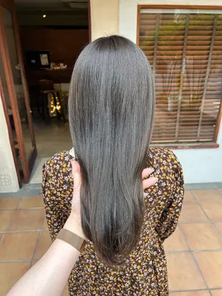 ロング カラー putri 川邉 優花のヘアスタイル