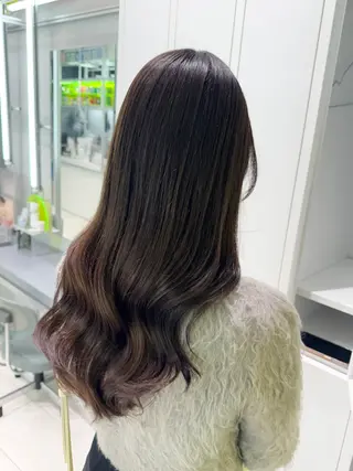 ロング ブリーチカラー/ブロ ンドレイヤーカットのヘアスタイル