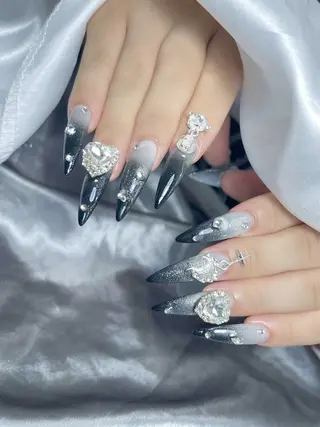 LEELA NAIL STUDIOのネイルデザイン