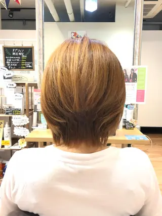 ショート トップ スタイリストのヘアスタイル