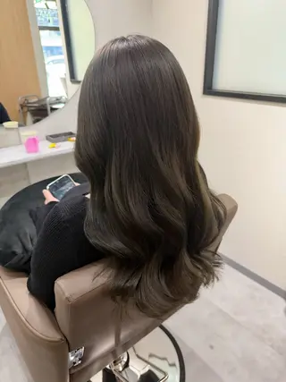 ロング 黒木日那/髪質改善/ モテカラー/レイヤーのヘアスタイル