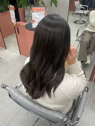 ロング MIFA レイヤー／パーマのヘアスタイル