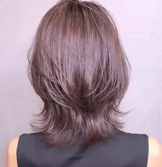 ミディアム カラー AKI アキのヘアスタイル