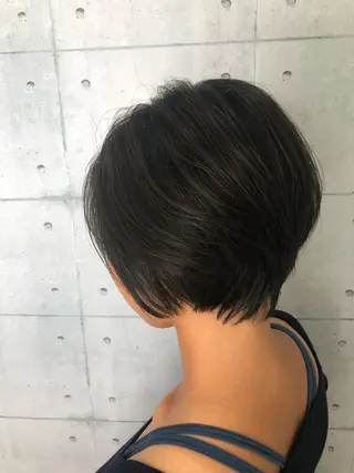 ショート カラー 金沢 広美のヘアスタイル