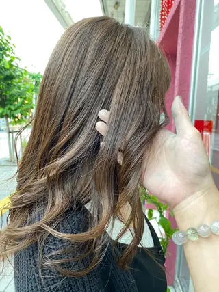 ロング カラー デザインカラー✨新倉 佑奈のヘアスタイル