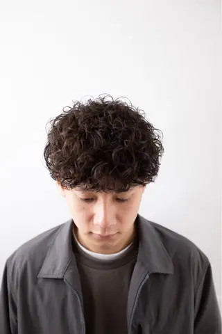 ミディアム パーマ メンズ メンズ専門ブリー チカラー⚡️リュウジのヘアスタイル