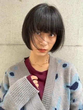 ショート カラー 顔まわりレイヤー デザインカットのヘアスタイル