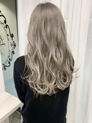 ロング カラー 優花/ハイトーン /デザインカラーのヘアスタイル