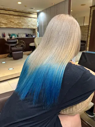 ロング 千葉ハイトーンカラー KASUMIのヘアスタイル