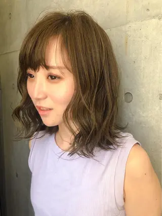 セミロング ハイライト/ブリーチ /綾華のヘアスタイル