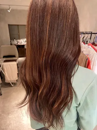 ロング カラー 岩渕 春菜のヘアスタイル