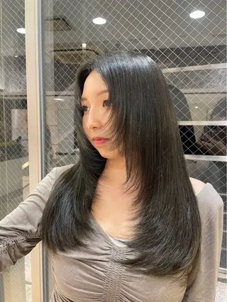 ロング まるやま ひなこ/艶髪カラーのヘアスタイル