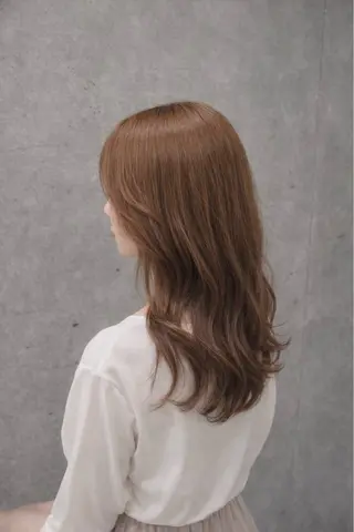 セミロング 🖤yumi🖤🎀 透明感カラー韓国ヘアのヘアスタイル