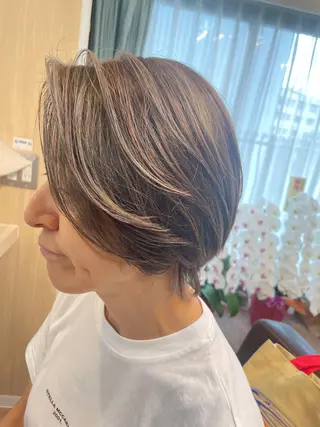 ショート ヘアカラーリスト NAOのヘアスタイル