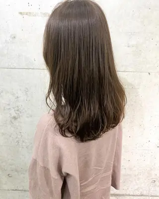 ミディアム 秋月 亜耶のヘアスタイル