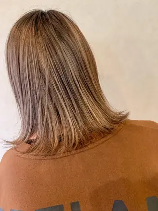 ミディアム Lit.豊橋 夏目のヘアスタイル