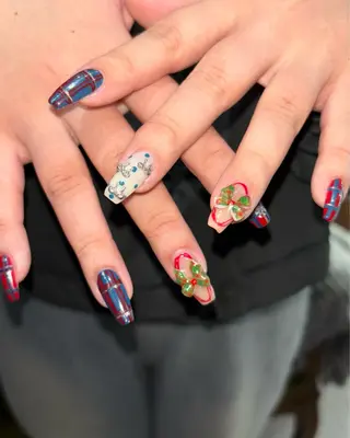 ネイル 🪐富島彩夏 /海外nail🪐のネイルデザイン