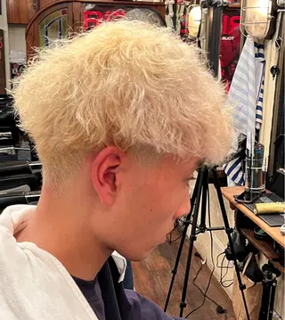 カラー mr brothers cut club中目黒所属・加賀谷 英多のヘアスタイル