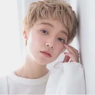 ショート カラー 🪐脱白髪染め 🪐松尾菜々美のヘアスタイル