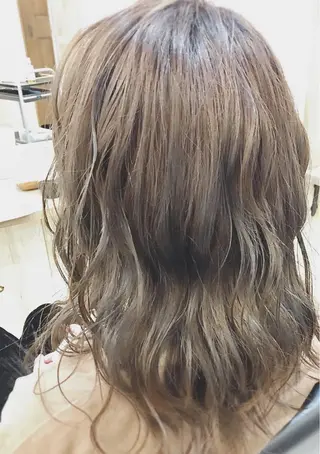 ミディアム カラー 日高 香織のヘアスタイル