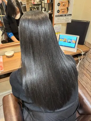 ロング 西山 瑞希のヘアスタイル