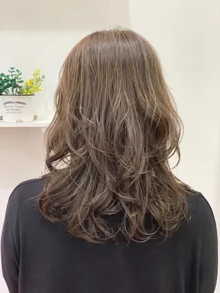 セミロング カラー ヘアアレンジ にいた　かづしげのヘアスタイル