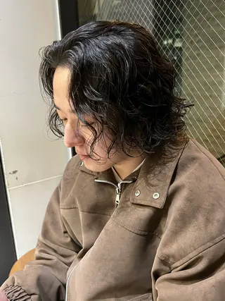 ミディアム パーマ メンズ ケンシロウ メンズパーマ特化⭕️のヘアスタイル