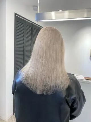 セミロング カラー ハイトーン特化サロン 🍑momo🍑のヘアスタイル