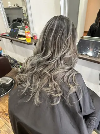 ロング バレイヤージュ 隅中秀弥のヘアスタイル