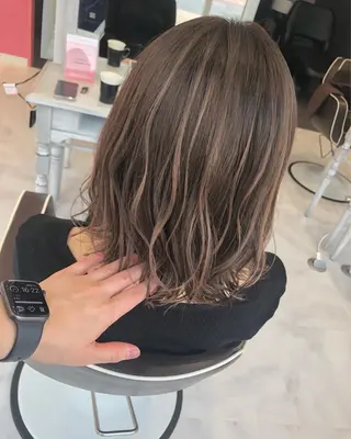 セミロング カラー ALLY/廣瀬 眞子のヘアスタイル