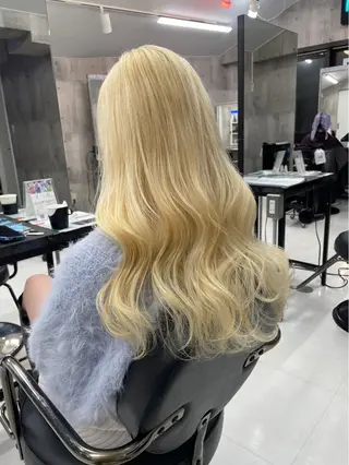 ロング カラー ハイトーン/ゆるふわ 🧚𖥔ׁTOMO♡のヘアスタイル