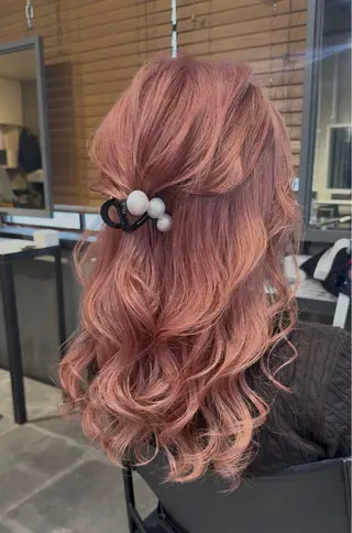 セミロング カラー 佐伯 桃のヘアスタイル