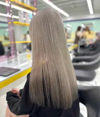 ミディアム カラー ヘアアレンジ 🫧モテる💗ダメー ジレスハイトーン🫧のヘアスタイル