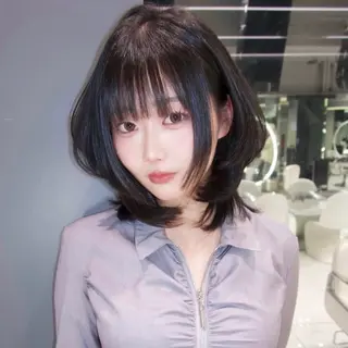 ミディアム がわ/ハイレイヤー /ハイトーンカラーのヘアスタイル