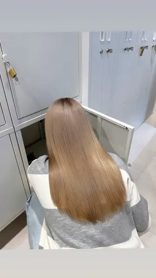 カラー ニトウ レイナのヘアスタイル