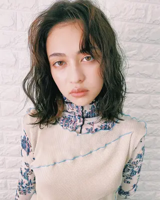 ミディアム 高木 麻知子のヘアスタイル
