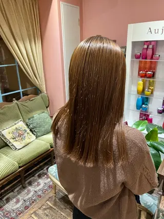 セミロング パーマ PON　ハイトーン ショートカット心斎橋のヘアスタイル