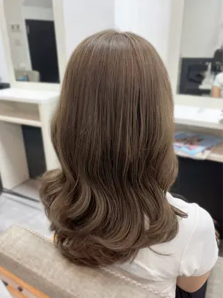 セミロング hazuki🐈⬛ 透明感カラーのヘアスタイル