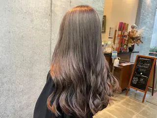 ロング カラー 塩崎 明菜のヘアスタイル